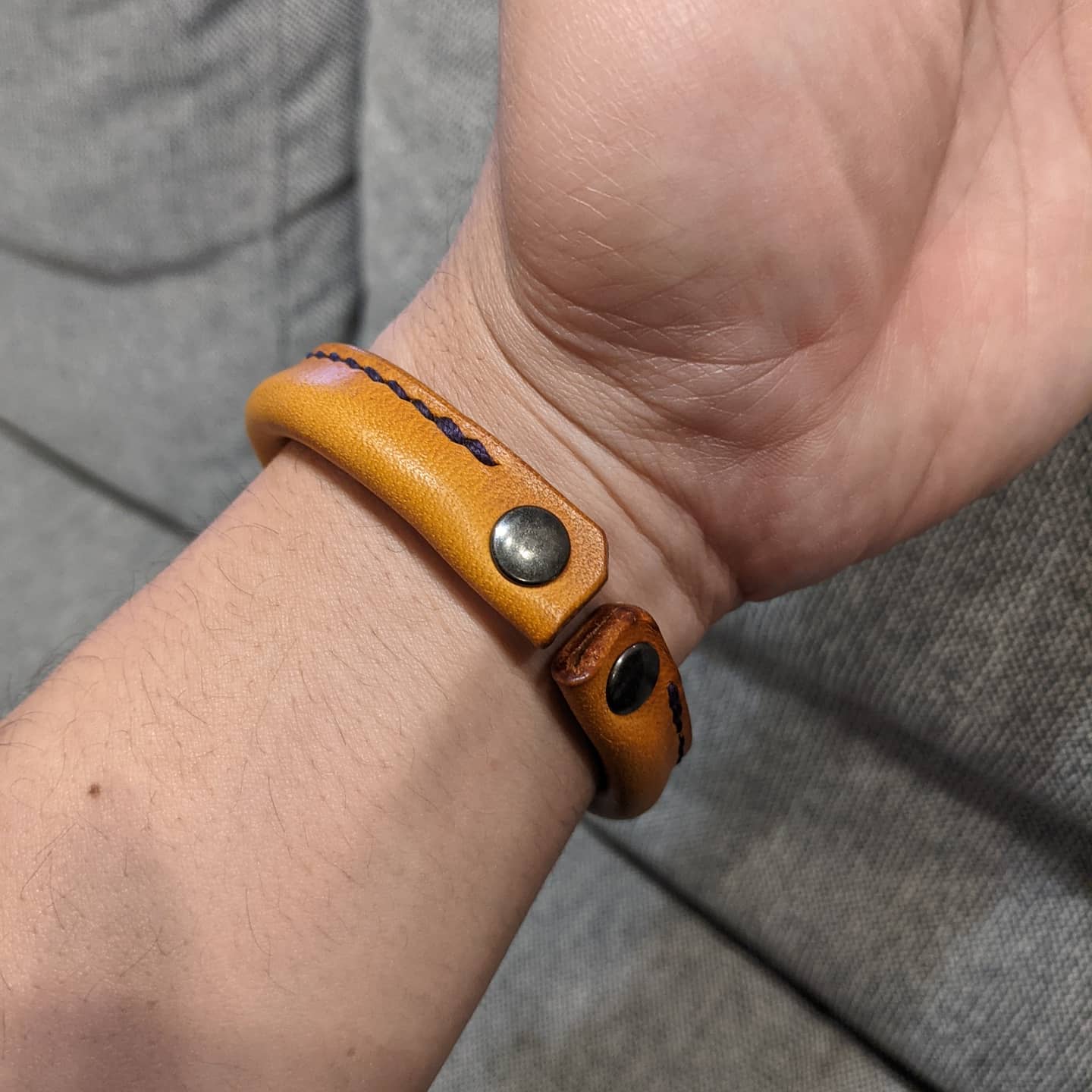 バングルレザーサニーワン